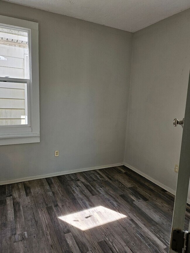 Foto del edificio - 3 Bed/1bath