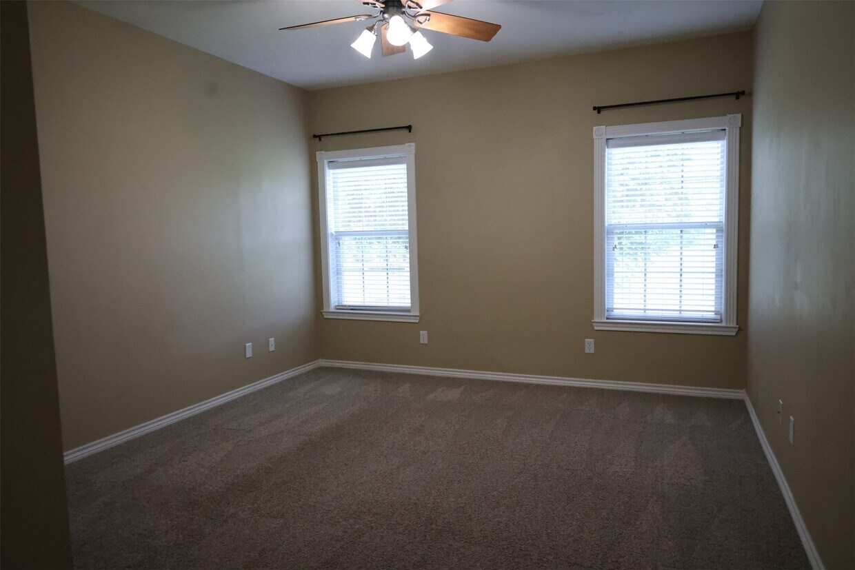 Foto del edificio - 4414 Woodland Ridge Dr