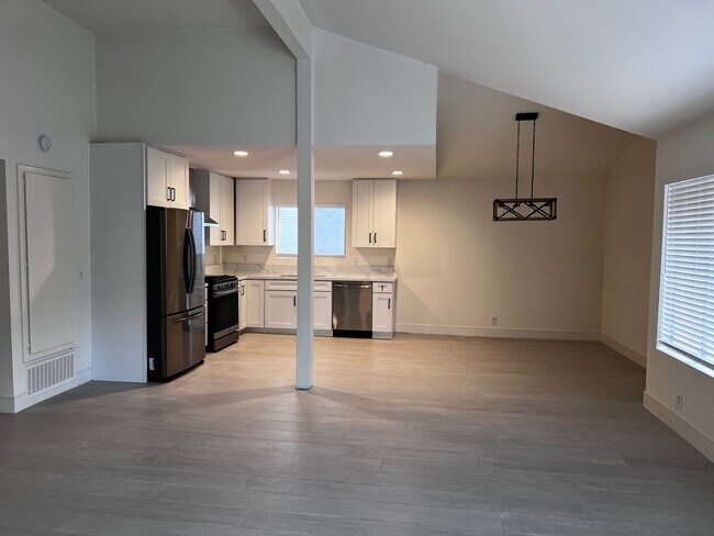 Building Photo - 33841 Robles Dr