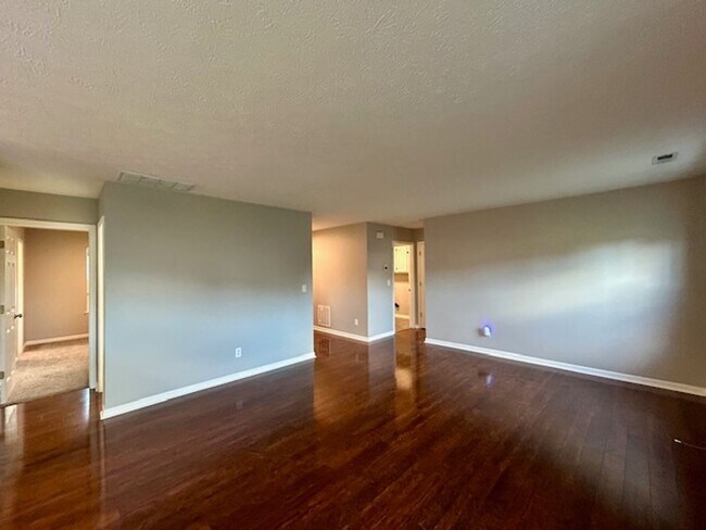 Foto del edificio - Charming 3-Bedroom, 2-Bath Home with Moder...