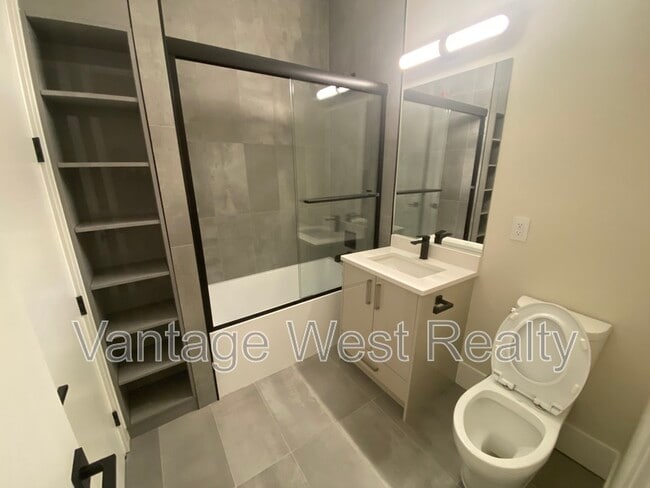 Building Photo - 830 Westview Way
