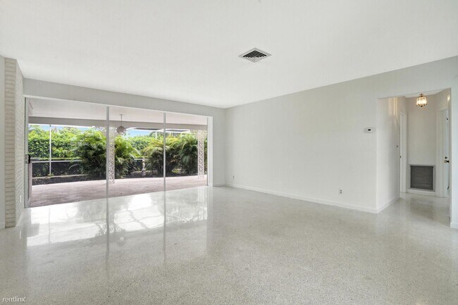Foto del edificio - 2 br, 2 bath House - 1155 SW 13th St