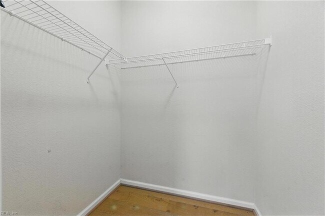 Building Photo - 522 Knolls Dr