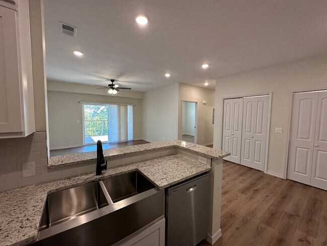 Building Photo - Golf Quarters - GQ 302