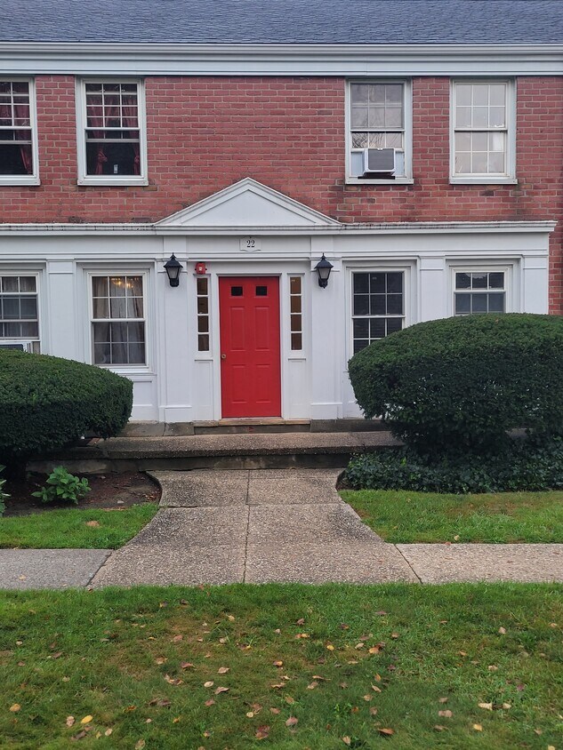22 Revere Dr Unit 2, Stamford, CT 06902 Condo for Rent in Stamford