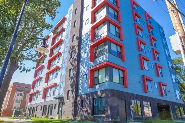 Foto del edificio - 412 E Healey St