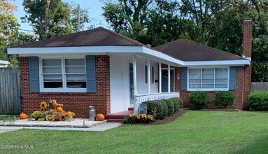 Building Photo - 112 Park Dr
