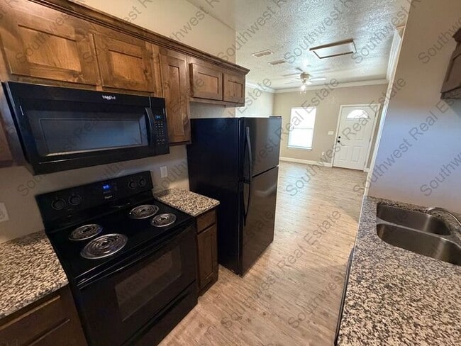 Building Photo - Spacious 1 bedroom 1 bath Apartment
