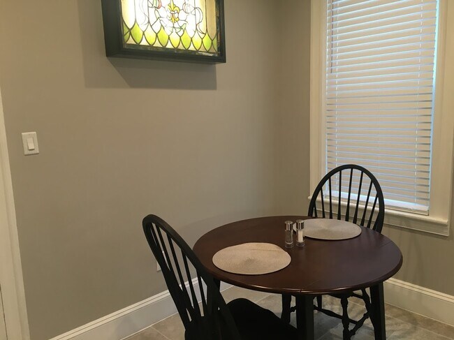Dine in kitchen - 128 Walnut St