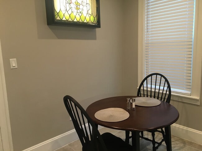 Dine in kitchen - 128 Walnut St