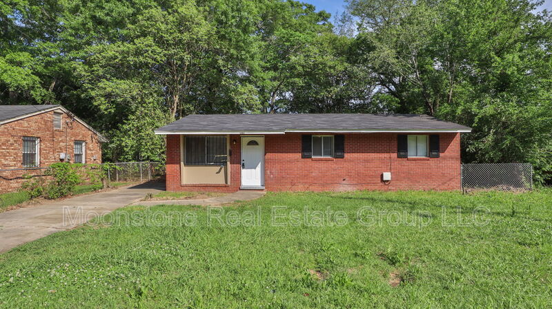 Primary Photo - 1052 Enoch Dr