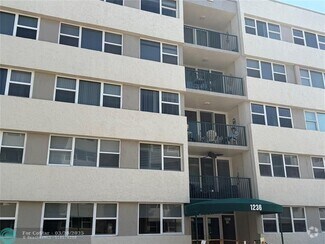 Building Photo - 1236 Hillsboro Mile