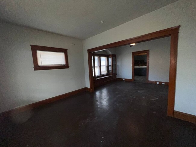Building Photo - 4091 E 56th St
