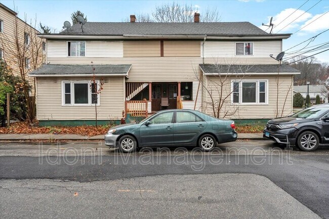 Building Photo - 25 Greenwoods Ave