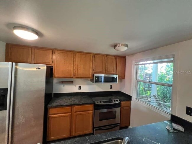 Building Photo - 752 N Westmoreland Dr