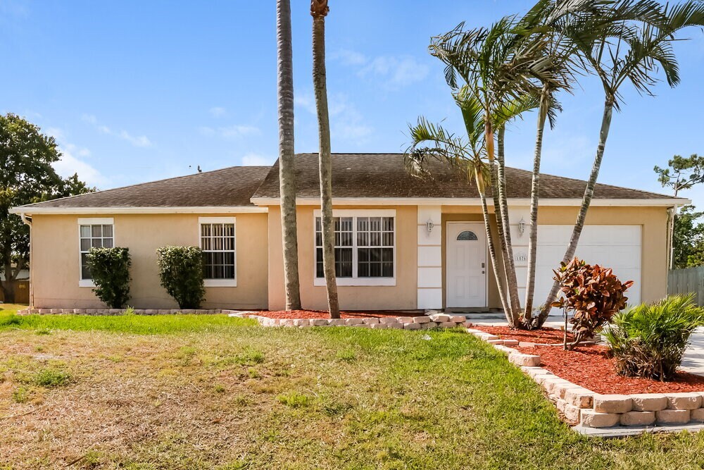 Primary Photo - 1576 SW Pitts Ave