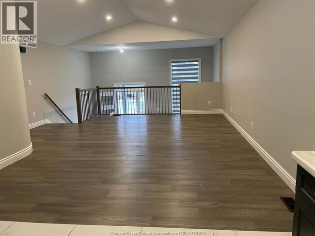 Building Photo - 107 Kingsbridge Dr