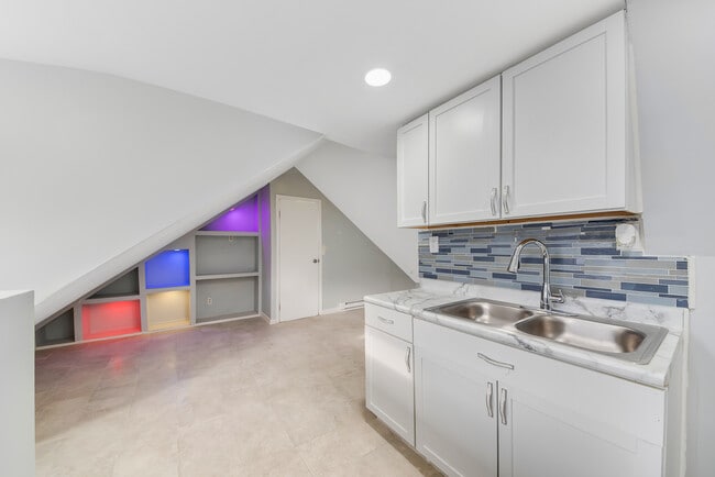 Building Photo - 4242 W Cullerton St