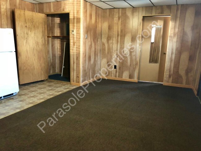 Building Photo - 502 Main St-Studio 3