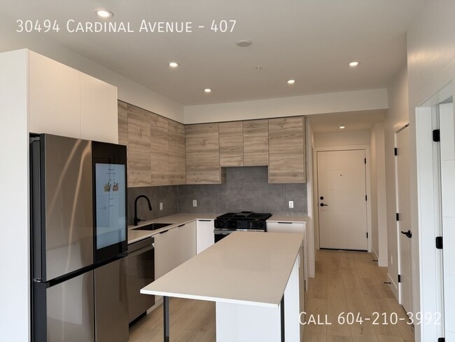 Building Photo - Modern 2 Bedroom Condo