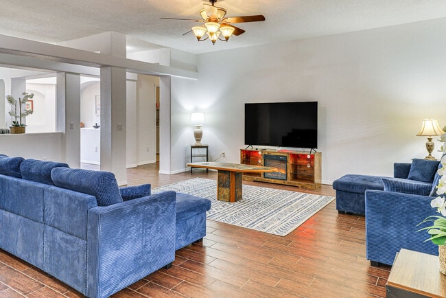 Building Photo - 878 Loma Pinon Loop