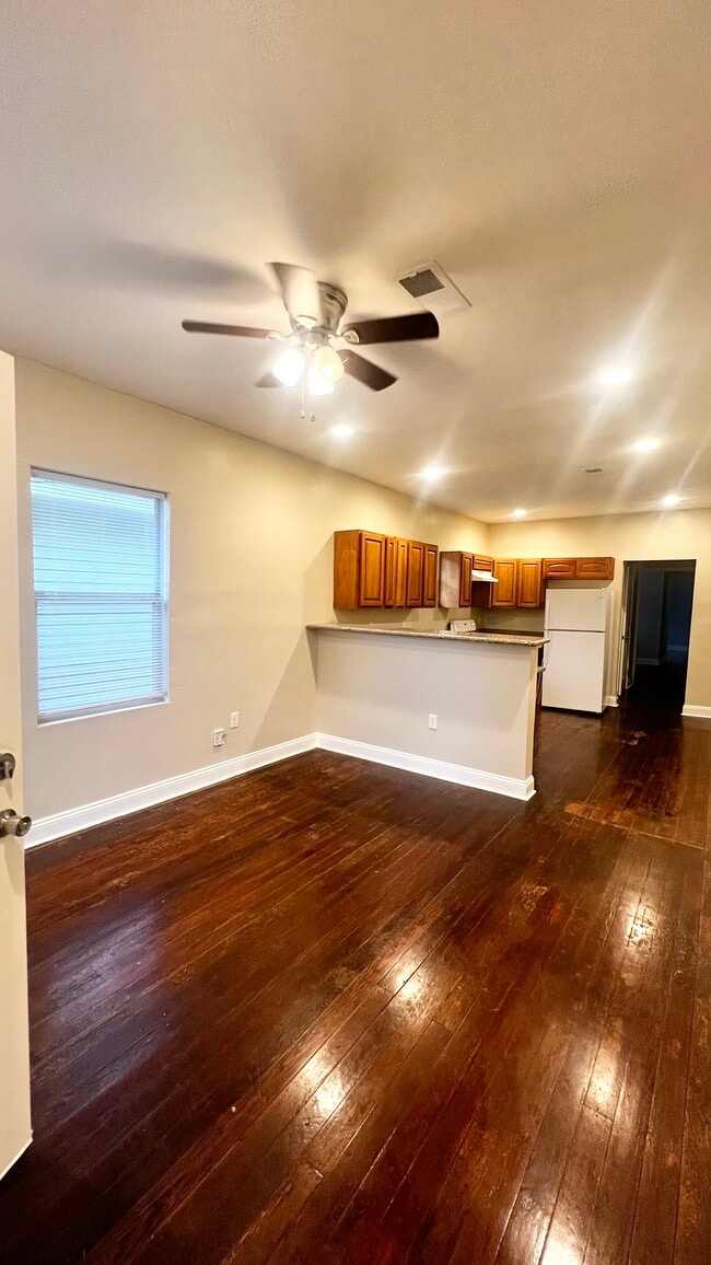 Livingroom - 2483 Verbena St