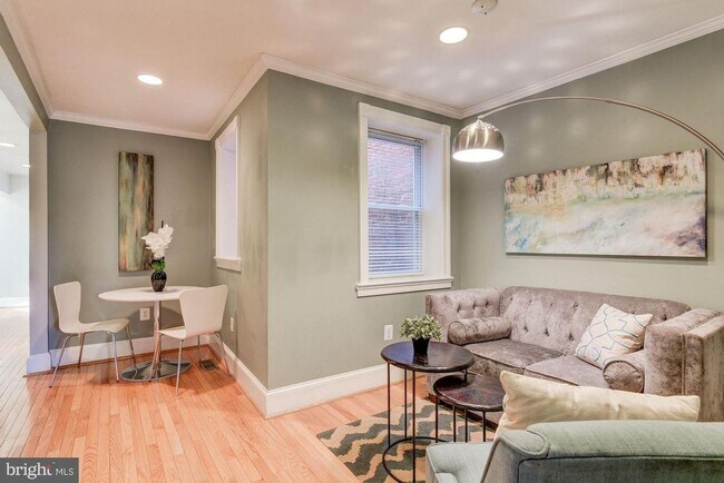 Foto del edificio - Cozy Condo in Shaw w/ Parking!