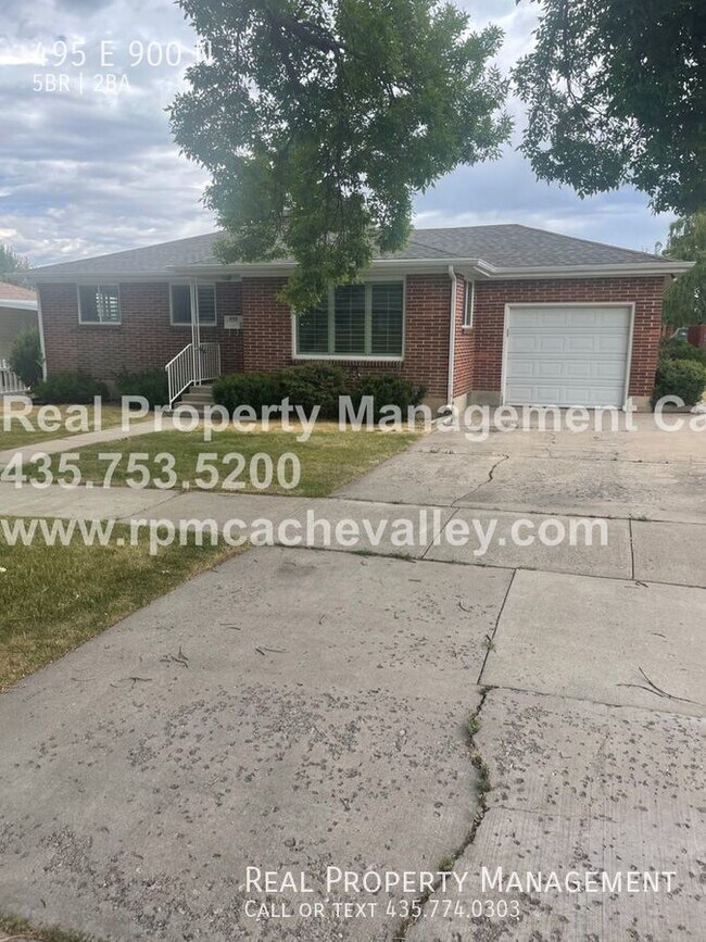 Building Photo - 5 bedroom home close to USU! Pet friendly.