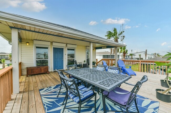 Building Photo - 21923 Frio Dr