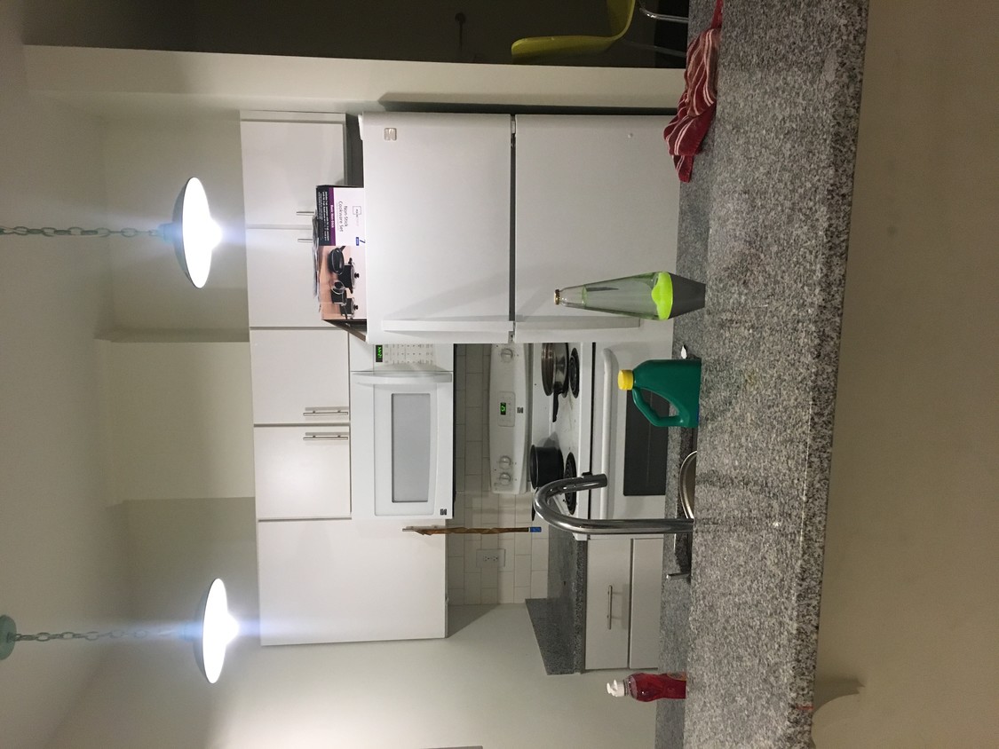 Kitchen - 1 W Victory Dr
