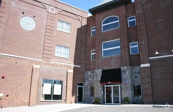 Building Photo - 2-2G Stewart Ave