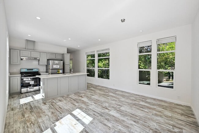 Foto del edificio - 2291 Guerneville Rd