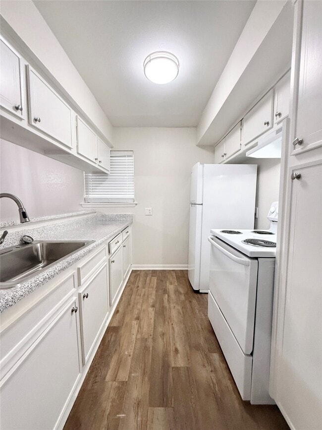 Foto del edificio - 321 E Cedar St