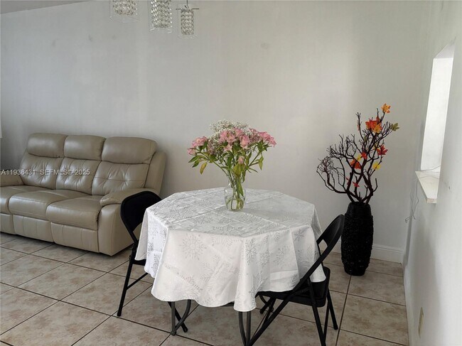 Foto del edificio - 351 Cambridge Rd