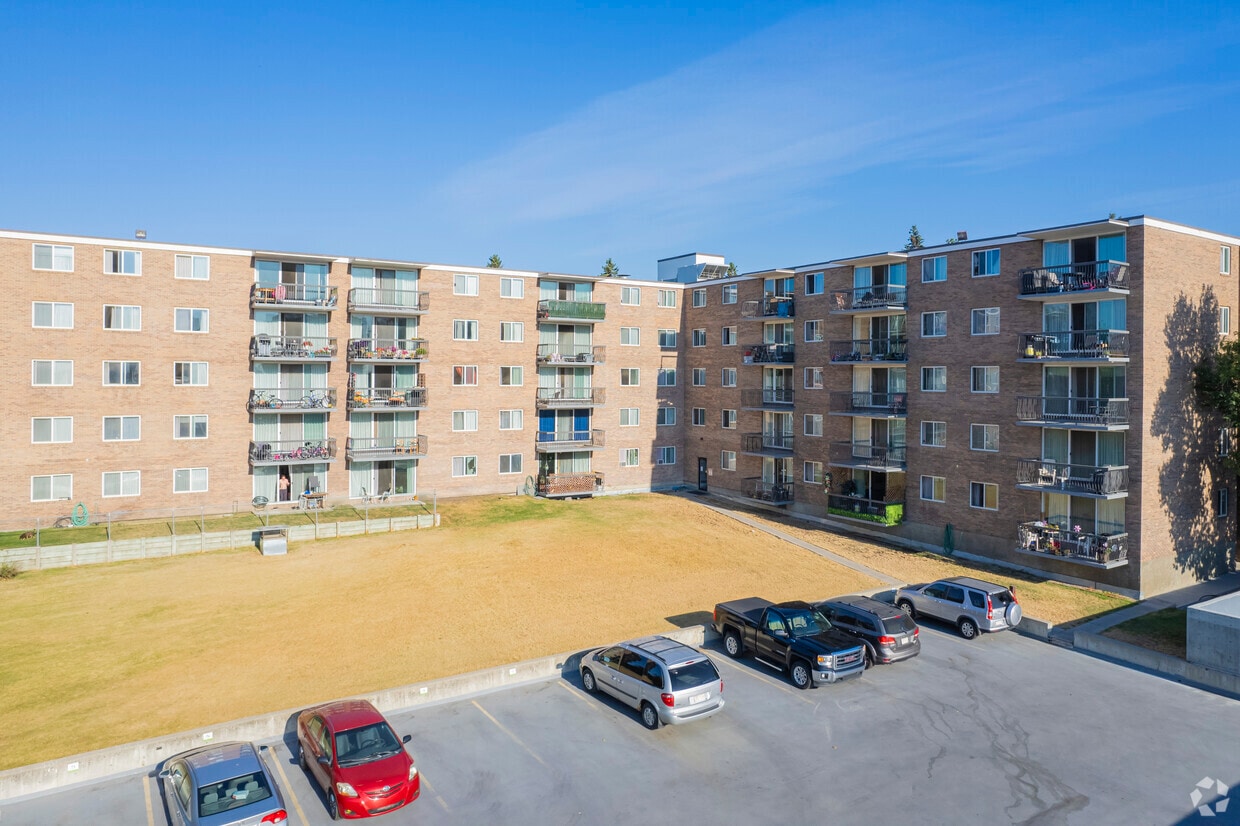 Building Photo - Elkwater Apartments