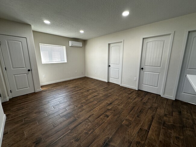 Foto del edificio - 4702 Marble Ave