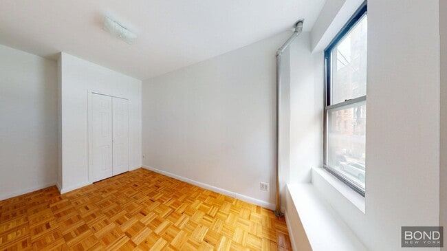 Building Photo - 369 Broome St