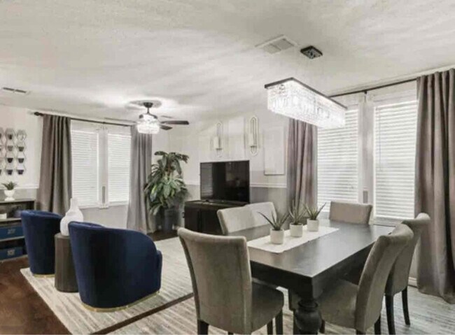 Foto del edificio - 1505 Flagstone Ln