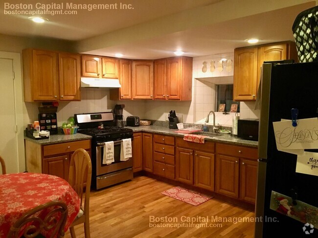 Building Photo - 42 Sewall St