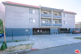 Building Photo - 955 Normandie Ave