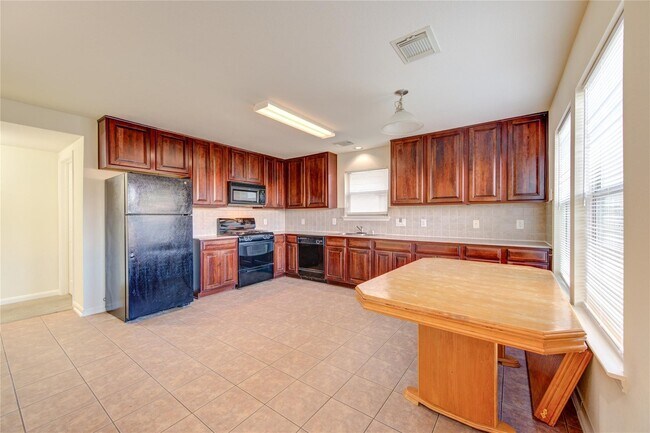 Foto del edificio - 15326 Mission Oak Dr