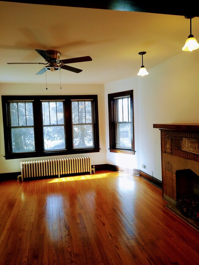 Building Photo - 5353 N Lynch Ave