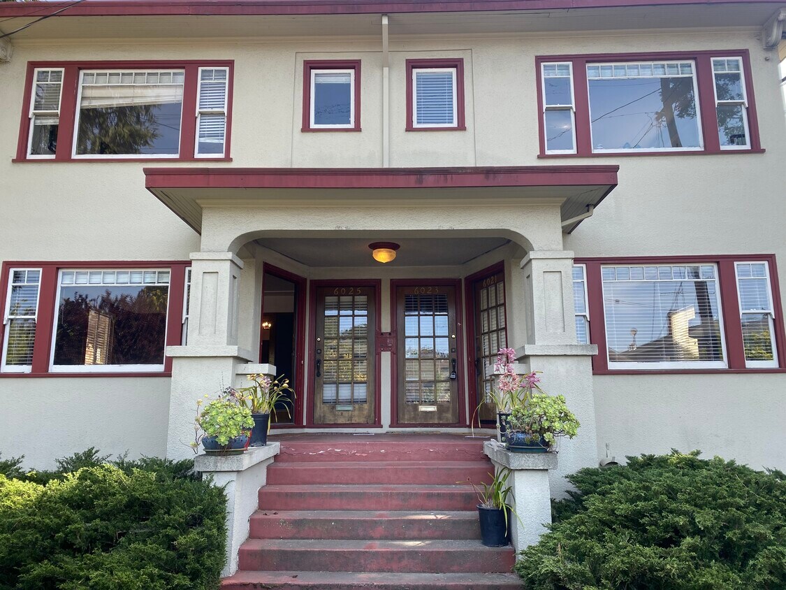 Primary Photo - 6021 Harwood Ave