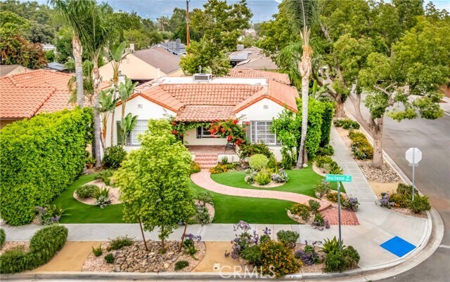 Foto principal - 546 S Beachwood Dr