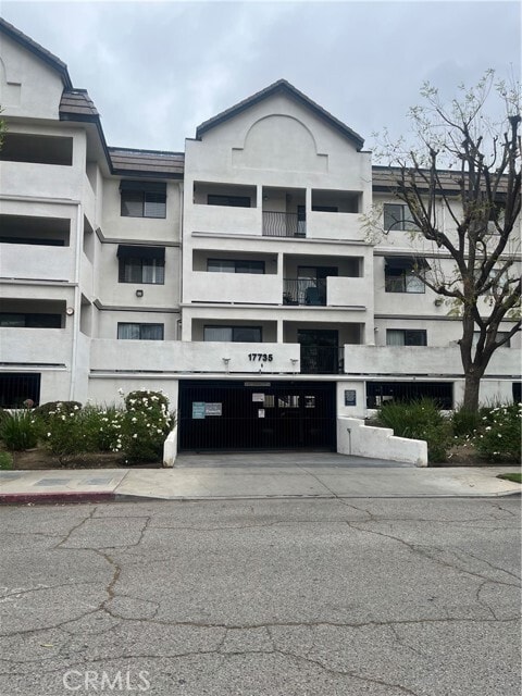 Building Photo - 17735 Kinzie St