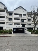 Building Photo - 17735 Kinzie St