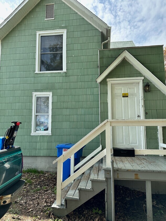 Primary Photo - 1141-1142 S Chipman St