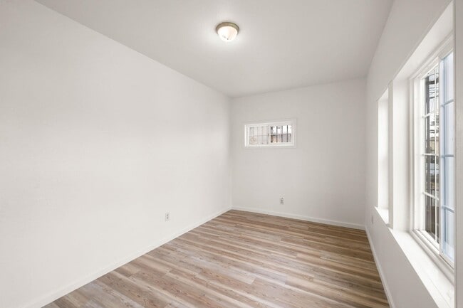 Building Photo - 400 Bissell Ave