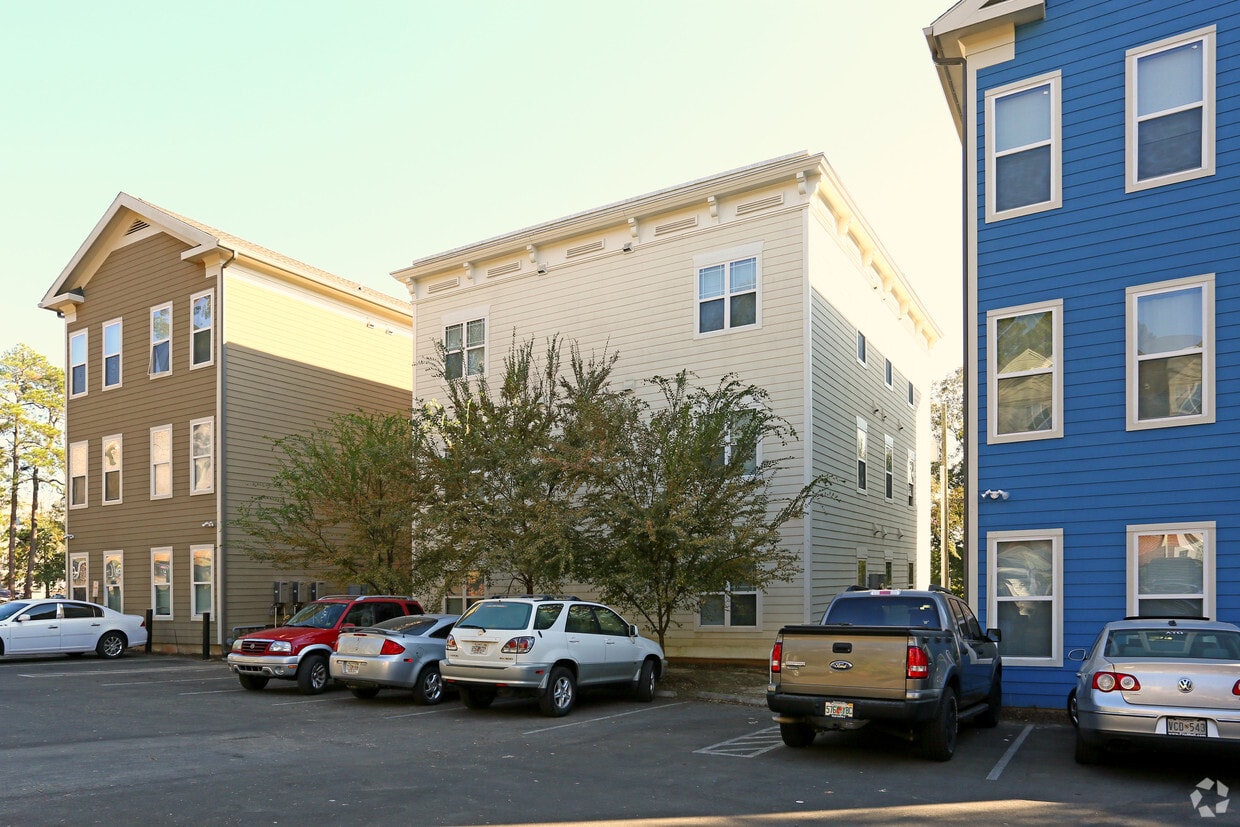 Building Photo - Avenues 2