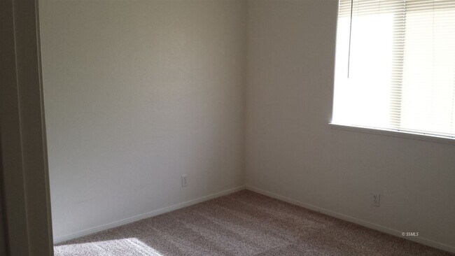 Foto del edificio - Beautiful 4 Bedroom Home